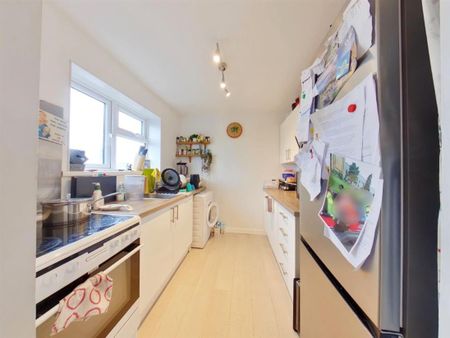 Gregson Avenue Bridgemary Gosport, Hampshire PO13 0UR - Photo 5