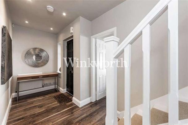 Empire Avenue, London, N18 - Photo 1