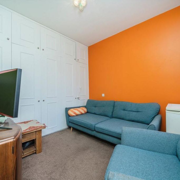 3 bedroom flat to rent - Photo 1