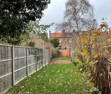 2 Bed Maisonette, Newport Road, E10 - Photo 2