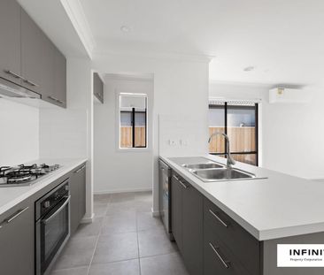 Modern Family Living in a Convenient Lara Location - Photo 4