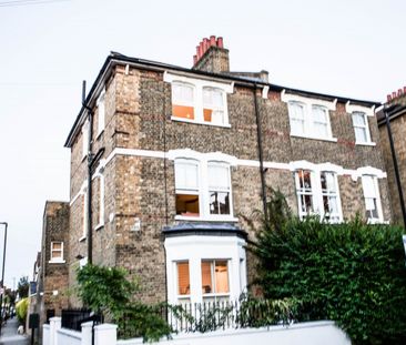 Luxury One Bedroom in a Shared Flat in Heart of Residential Brixton - Photo 5