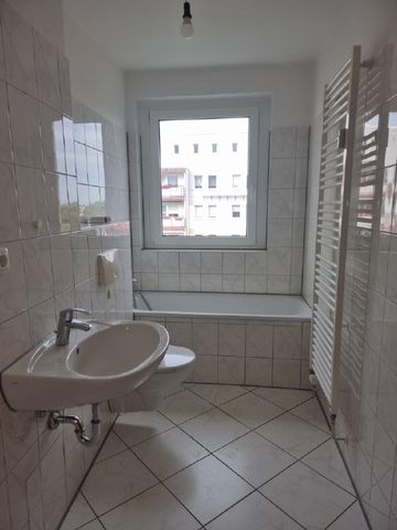 Geräumige Vierraumwohnung mit Balkon! - Foto 2