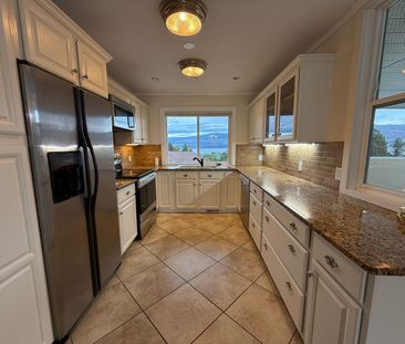 Spacious Lakeview Heights Home with Private Yard - Photo 6