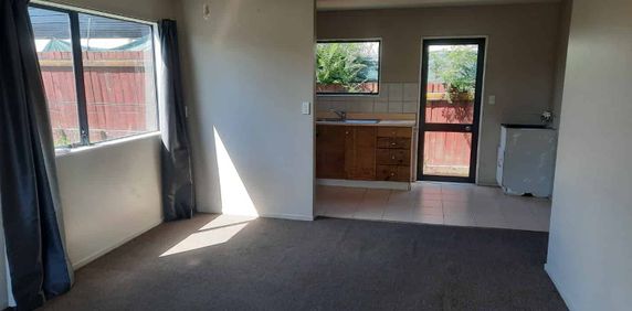 Four weeks rent free - Three Bedroom Home - Photo 2