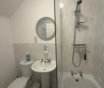 2 bedroom flat to rent - Photo 5