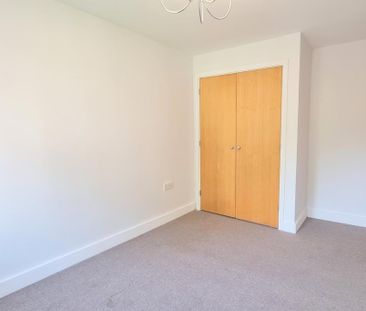 2 bedroom ground floor flat to rent - Photo 5