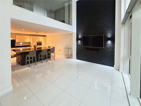 3 bedroom flat to rent - Photo 2