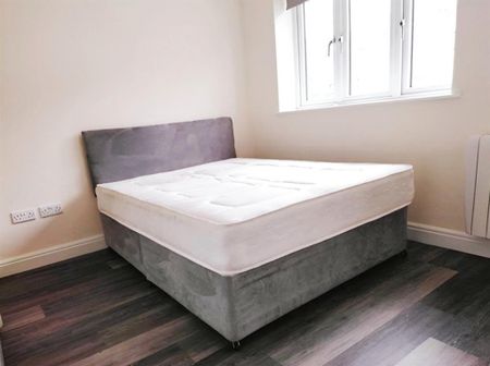 Wern Terrace, Port Tennant, SWANSEA - Photo 4