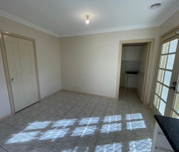 1/10 Banksia Grove, Tullamarine VIC 3043 - Photo 3