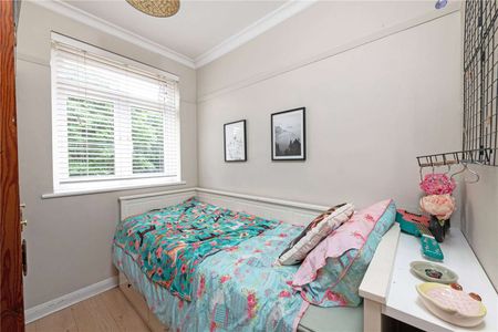 A lovely four bedroom family home with a garden studio. - Photo 5