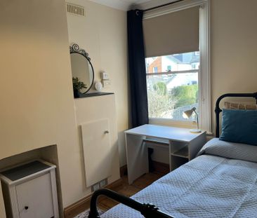 Room 4, 30 Springfield Road, Guildford, Surrey GU1 4DP - Photo 6