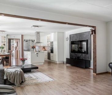 Blomsterkungsvägen, Hässelby - Photo 1