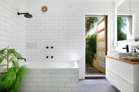 Light, Bright And Perfectly Positioned - Photo 2