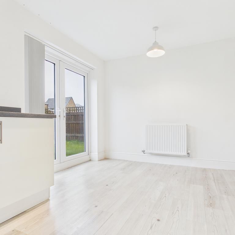 4 bedroom detached house to rent - Photo 1