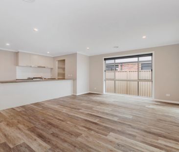 4 Bed, 2 Bath - Photo 2