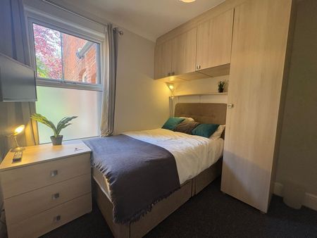 Room in a Shared House, Waverley Road, RG30 - Photo 2