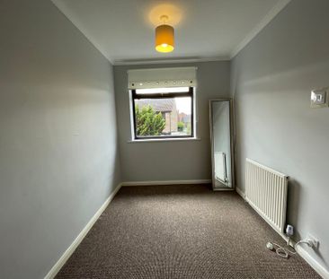 2 bedroom Semi-Detached House to let - Photo 1