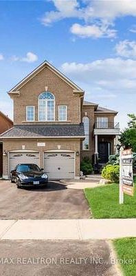 Specious 2Storey 4Bedroom House In Jefferson Richmond Hill! - Photo 1