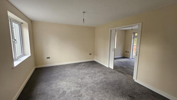 4 bedroom detached house to rent - Photo 1