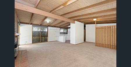 Within minutes to the beach - Photo 3