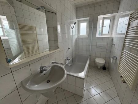 Traumhafte Etagenwohnung mit riesigem Wintergarten, Einbauküche, Erstbezug nach Kernsanierung - Foto 2