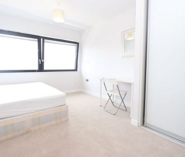 Room in a Shared Flat, Lambarde Square, SE10 - Photo 1