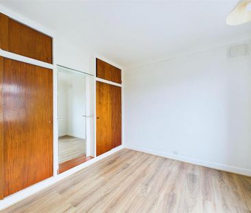3 bedroom end of terrace house to rent - Photo 2