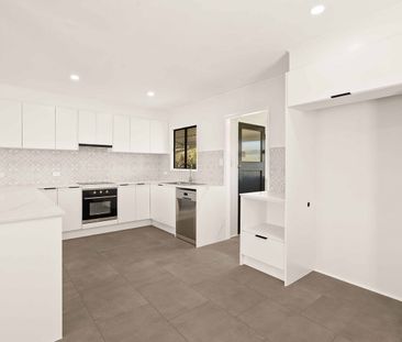 Renovated High-Set 3 bedroom home in prime location! - Photo 6