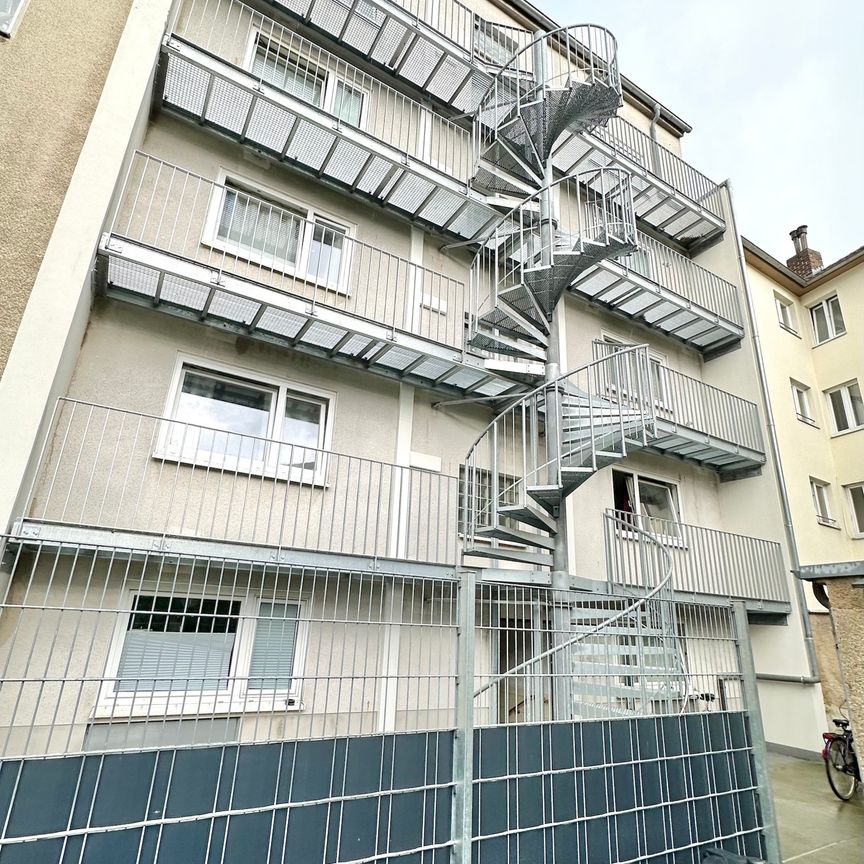 CITYHOUSE: Über den Dächern von Köln-Kalk! Moderne Dachgeschosswohnung mit Cabrio-Balkon! - Foto 1