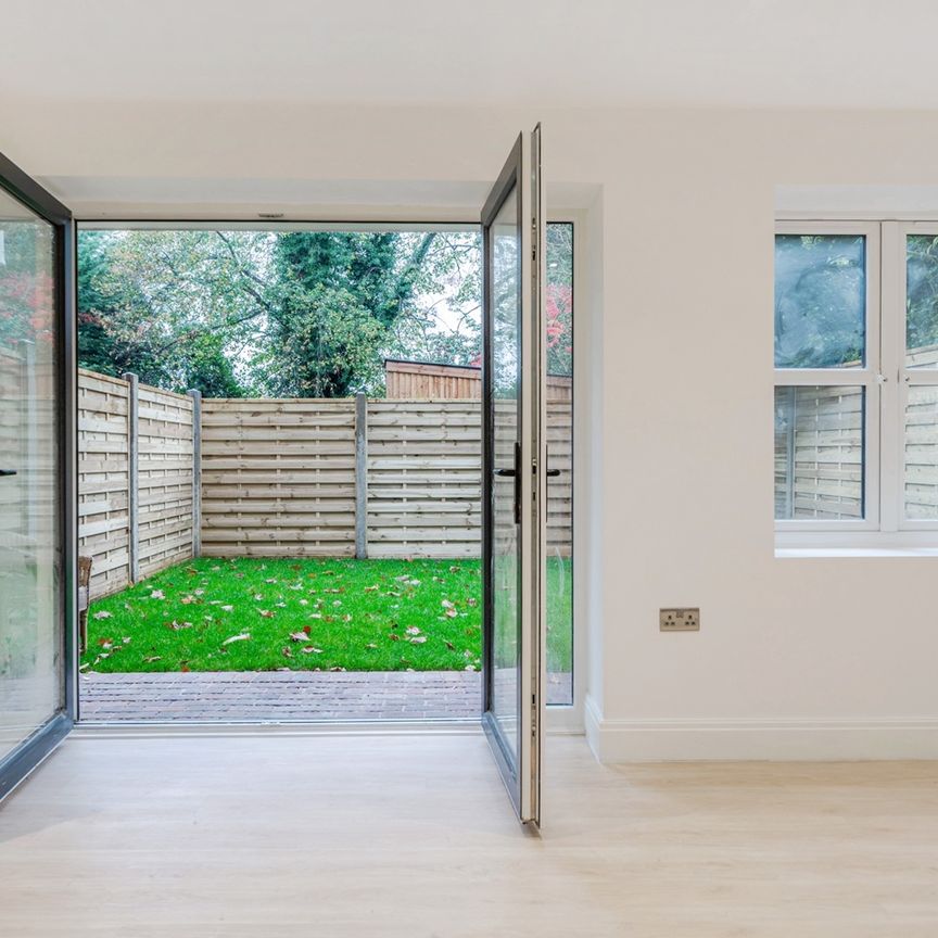 3 Bed Flat, West Hill, CR2 - Photo 1