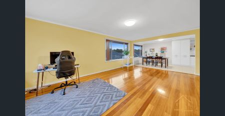 Spacious 3-Bedroom Family Home in Prime Hallam Location - Photo 2