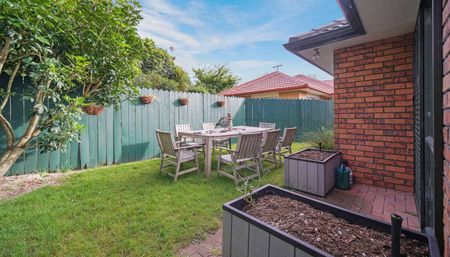 Family Home in Great location - Photo 5