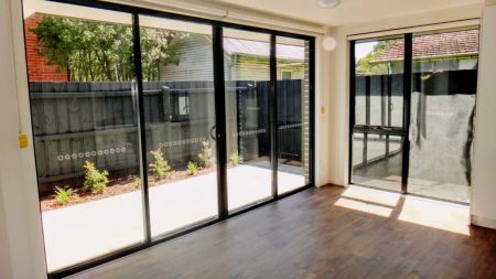 2 Bed, 1 Bath - Photo 3