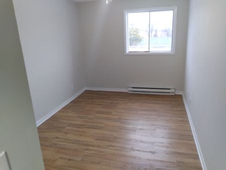 For Lease - 151 Industrial Boulevard Unit# 22, Greater Napanee, Ontario - Photo 3