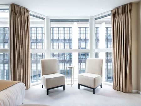 THREE BEDROOM APARTMENT TO LET, YOUNG STREET, W8 - Photo 3