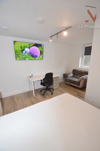 Hartley Avenue - Photo 4