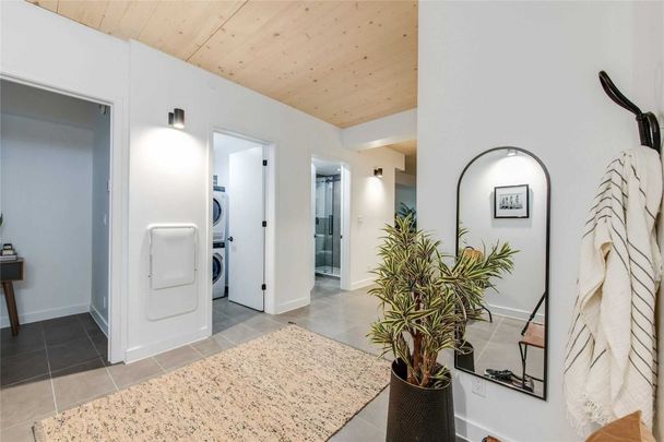 For Lease - 1598 Queen Street Unit# 302, Toronto, Ontario - Photo 1