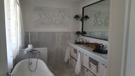 4 bedroom luxury Villa for rent in Nueva Andalucia, Spain - Photo 2