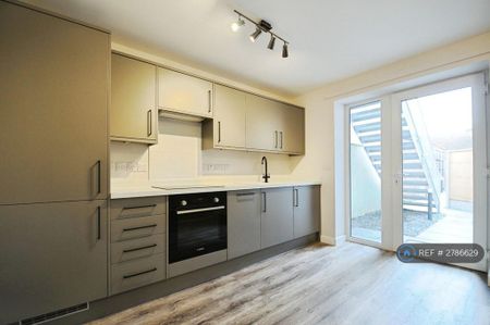1 bedroom flat to rent - Photo 4