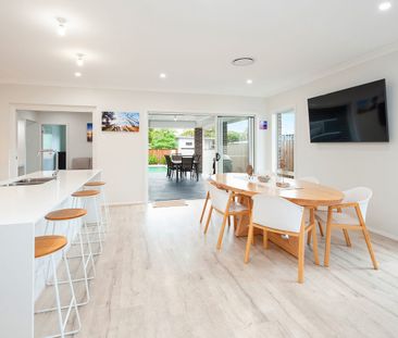 NEAR NEW CONTEMPORARY COASTAL SINGLE LEVEL HOME IN RUNAWAY BAY - Photo 1