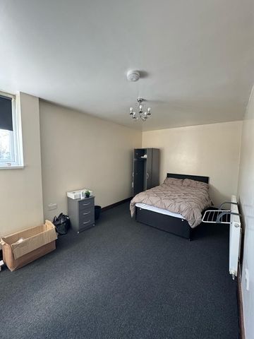 Room in a Shared Flat, Glebe Farm Road, B33 - Photo 4