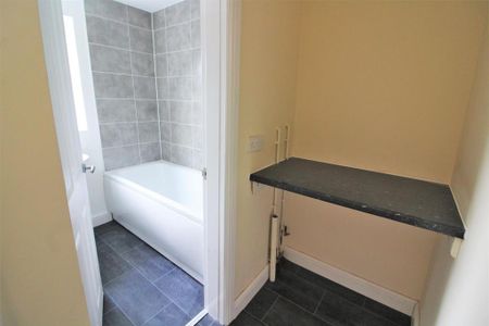 2 bedroom terraced house to rent - Photo 4