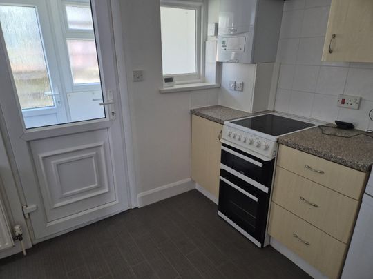 De'arn Gardens, CR4, Mitcham - Photo 1