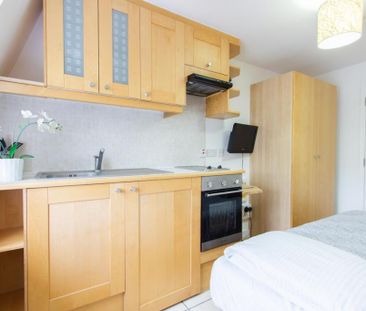 Studio to rent - Photo 1