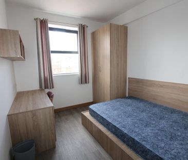 9 bedroom flat to rent - Photo 2