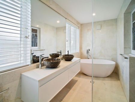 Modern Three Bedroom Home in Premium Mosman Location - Photo 4