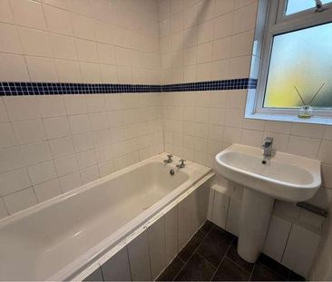 Slough, Berkshire, SL2 - Photo 2