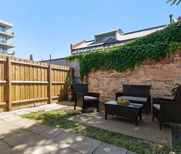 Charming and Completely Renovated Townhouse in a Sought-After Location - Photo 1