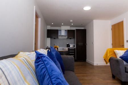 2 bedroom flat to rent - Photo 2